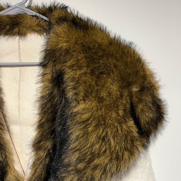 Luxurious White and Brown Faux Fur Women's Coat - Picture 3 of 11